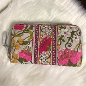 Vera Bradley zip around wallet